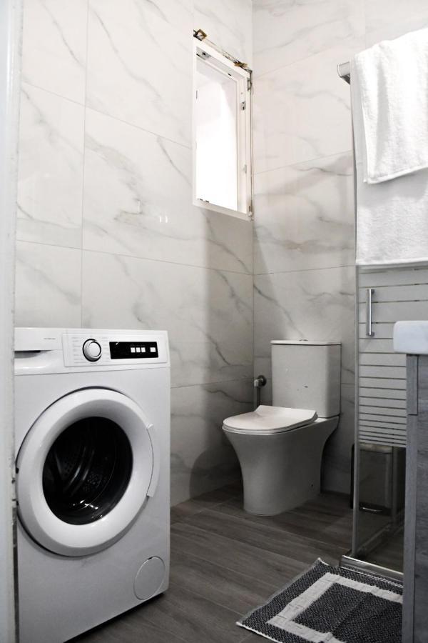 Aqua Mare Luxury Apartments อัมฟิโลคิอา ภายนอก รูปภาพ